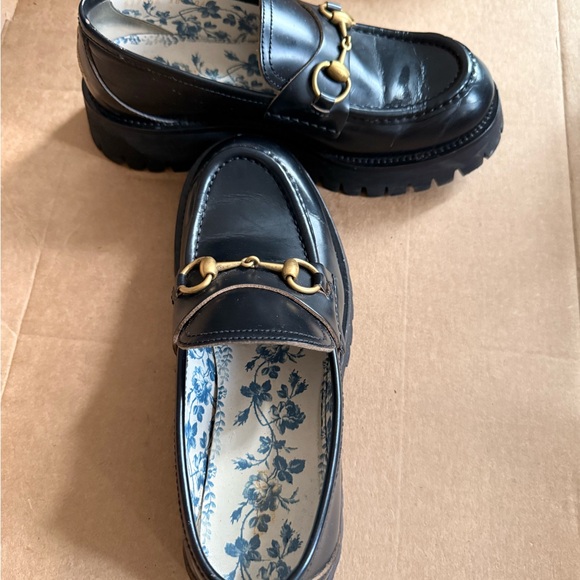 Gucci Black Loafers with Gold Hardware and Bee Embroidery - Picture 2 of 4